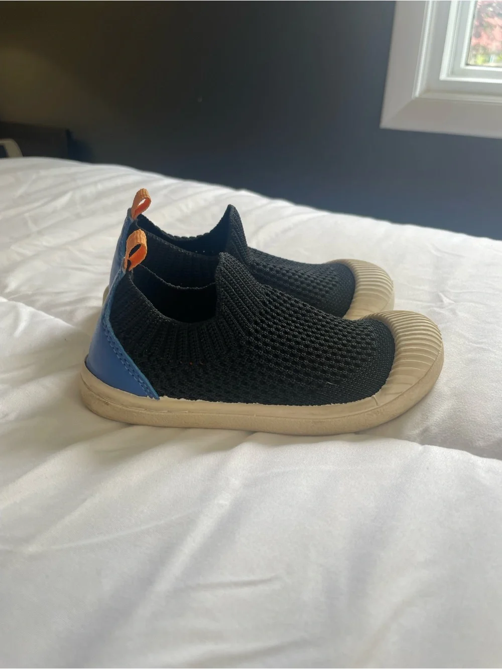 890. Cat & Jack Black Slip-On Knit Water Sneakers w/Orange Pull Tab Size 7 Beach